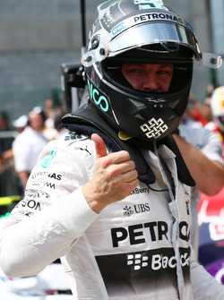 Ganador de la pole Nico Rosberg, Mercedes AMG F1