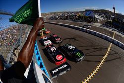 Start: Kyle Busch, Joe Gibbs Racing Toyota leads