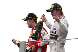 Podio: terzo Sebastian Vettel, Scuderia Ferrari e il vincitore Nico Rosberg, Mercedes AMG F1 Team