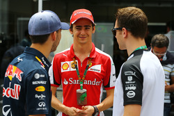 Pierre Gasly, Red Bull Racing testrijder met Esteban Gutierrez, Ferrari reserverijder en Stoffel Van