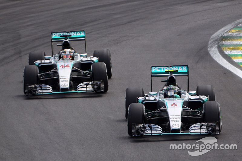 Nico Rosberg, Mercedes AMG F1 W06 devant son équipier Lewis Hamilton, Mercedes AMG F1 W06