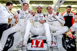 LMP1组年度冠军:蒂莫·伯恩哈德、马克·韦伯、布兰登·哈特利,保时捷车队