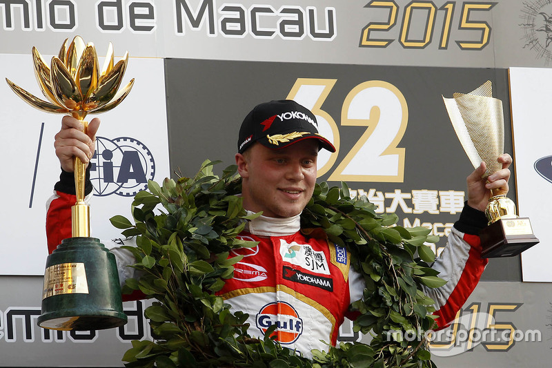 Podium: winner Felix Rosenqvist, Prema Powerteam