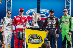 Les prétendants au titre de Champion NASCAR Sprint Cup 2015 : Jeff Gordon, Hendrick Motorsports Chevrolet, Kevin Harvick, Stewart-Haas Racing Chevrolet, Martin Truex Jr., Furniture Row Racing Chevrolet, Kyle Busch, Joe Gibbs Racing Toyota