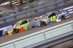 Kyle Busch, Joe Gibbs Racing Toyota; Jimmie Johnson, Hendrick Motorsports Chevrolet