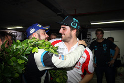 Pepe Oriola, SEAT Leon, Team Craft-Bamboo LUKOIL si congratulaa con il campione TCR 2016 Stefano Com