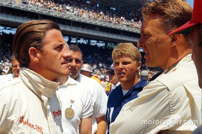 Graham Hill y Dan Gurney en las 500 millas de Indianápolis de 1966