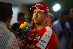 Sebastian Vettel, Ferrari, mit der Presse