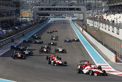Inicio: Esteban Ocon, ART Grand Prix liera a Kevin Ceccon, Arden International y Marvin Kirchhofer,