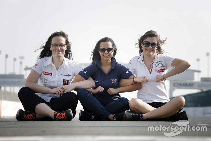 Julie Berthelot, Sébastien Loeb Racing; Francesca Valdani, Roal Motorsport; Claire Magnant, Citroën World Touring Team