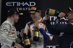 Gara 1 podio: il vincitore Stoffel Vandoorne, ART Grand Prix, secondo Raffaele Marciello, Trident te