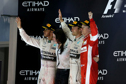 Segundo lugar Lewis Hamilton, Mercedes AMG F1 Team y el ganador de la carrera Nico Rosberg, Mercedes