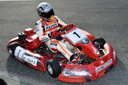 Marc Marquez guida un kart