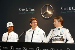 Lewis Hamilton, Nico Rosberg y Toto Wolff, Mercedes AMG F1 accionista y Director Ejecutivo