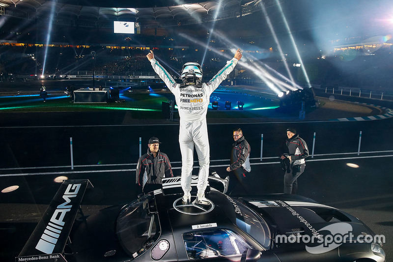 Dani Juncadella celebra a vitória na competição
