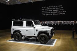 Veiling twee miljoenste Land Rover Defender