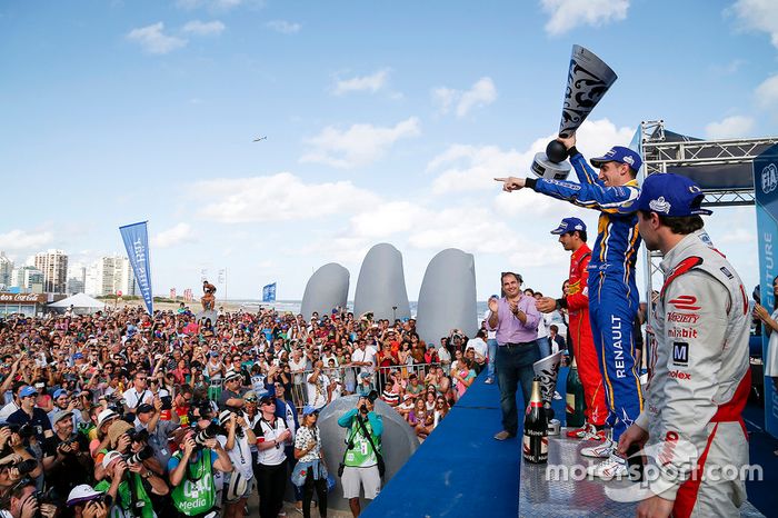 Podio: ganador de la carrera Sébastien Buemi, Renault e.Dams, segundo lugar Lucas di Grassi, ABT Schaeffler Audi Sport, el tercer lugar Jérôme d'Ambrosio, Dragon Racing