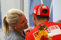 Corina Schumacher, Corinna, eşi, Michael Schumacher kisses her husband Michael Schumacher, Scuderia Ferrari