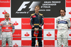 Podyum: Yarış galibi Sebastian Vettel, 2. Heikki Kovalainen, 3. Robert Kubica