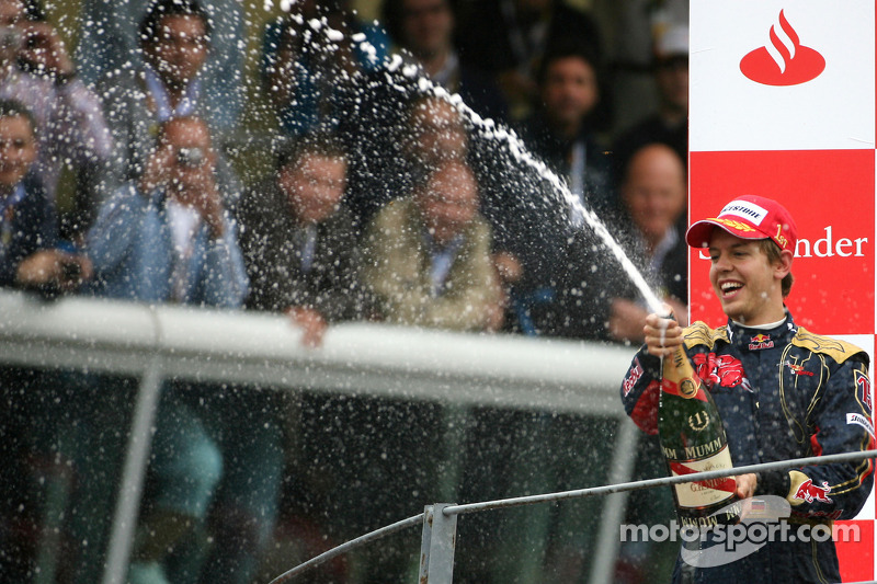 Vettel feiert den 1. Formel-1-Sieg