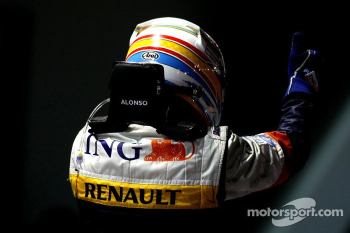 Ganador de la carrera Fernando Alonso celebra