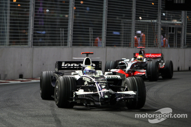 Nico Rosberg, WilliamsF1 Team, FW30; Lewis Hamilton, McLaren Mercedes, MP4-23