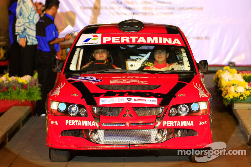 Rizal Sungkar dan co-driver Anthony Sarwono