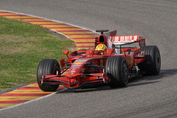 Valentino Rossi test ediyorFerrari F2008