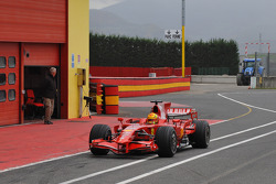 Valentino Rossi teste la Ferrari F2008