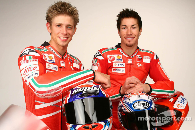 Casey Stoner en Nicky Hayden met de nieuwe Ducati Desmosedici GP9