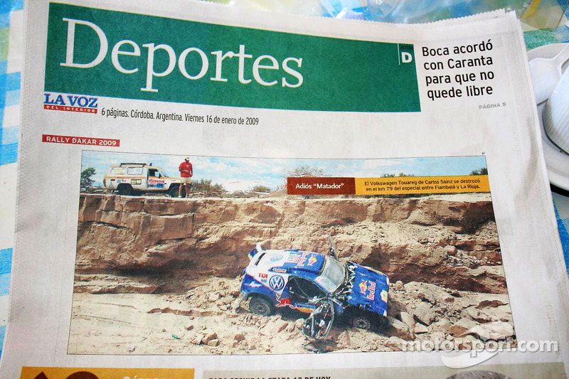 Local newspapers talk about the crash of Carlos Sainz