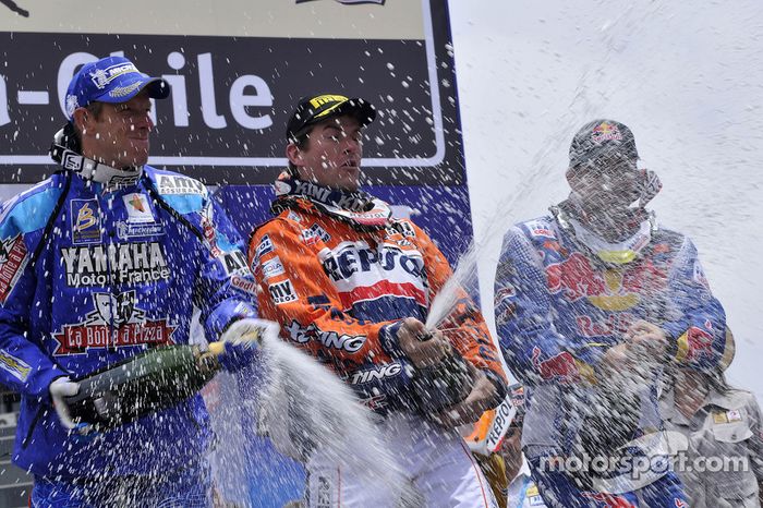 Podio: ganador Marc Coma, segundo Cyril Despres, tercero David Fretigné