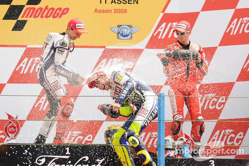 Podio: ganador de la carreraValentino Rossi Fiat Yamaha Team, Jorge Lorenzo Fiat Yamaha Team el segu