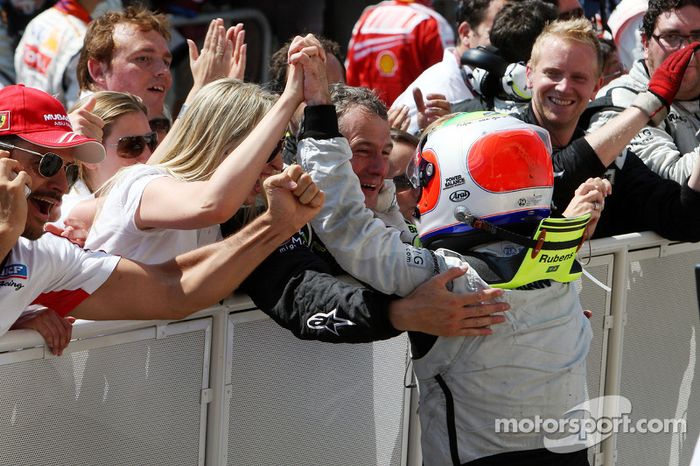 Race winner Rubens Barrichello, BrawnGP celebrates