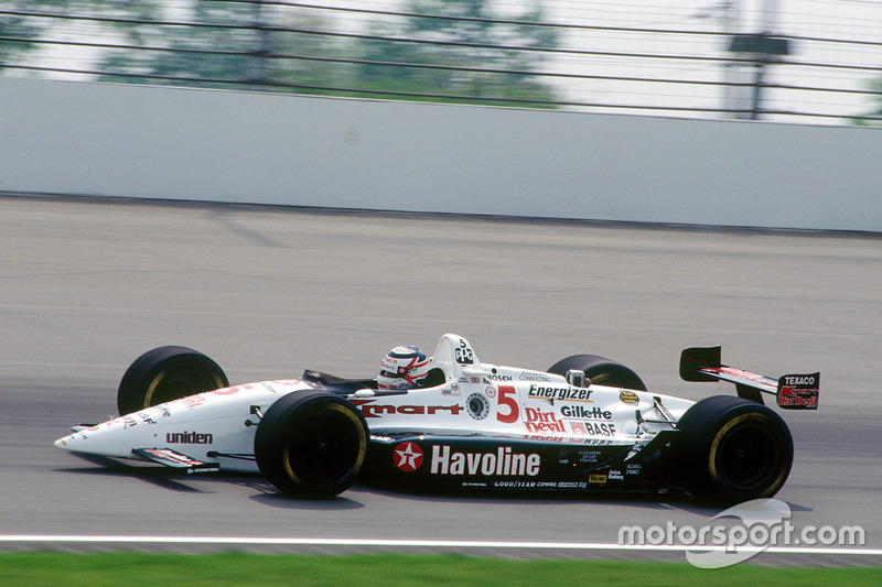 Contudo, Mansell foi um dos poucos pilotos da história a não defender seu título. Em 93, perdeu espaço com a chegada de Prost, o que o fez ir à Indy - e também levantar o caneco por lá.