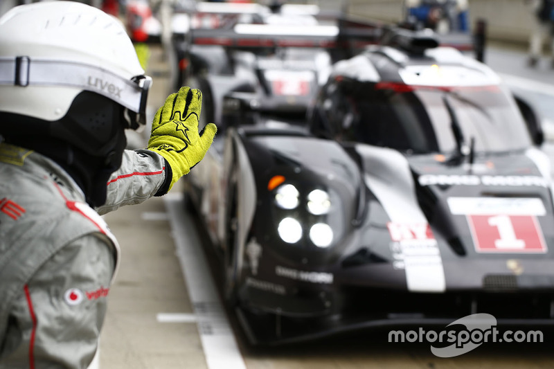 #1 Porsche Team Porsche 919 Hybrid: Timo Bernhard, Mark Webber, Brendon Hartley