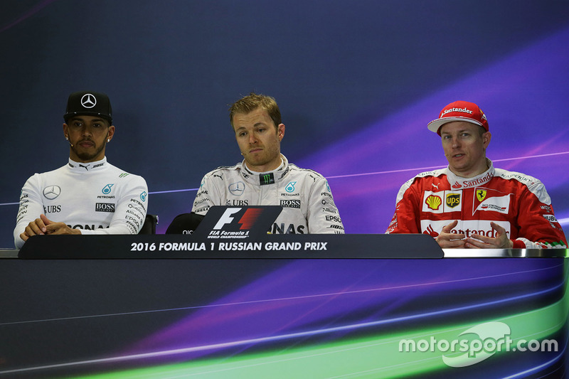 2016. Подіум: 1. Ніко Росберг, Mercedes. 2. Льюіс Хемітон, Mercedes. 3. Кімі Райкконен, Ferrari