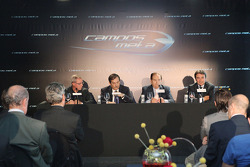 Adrian Campos habla en la conferencia de prensa