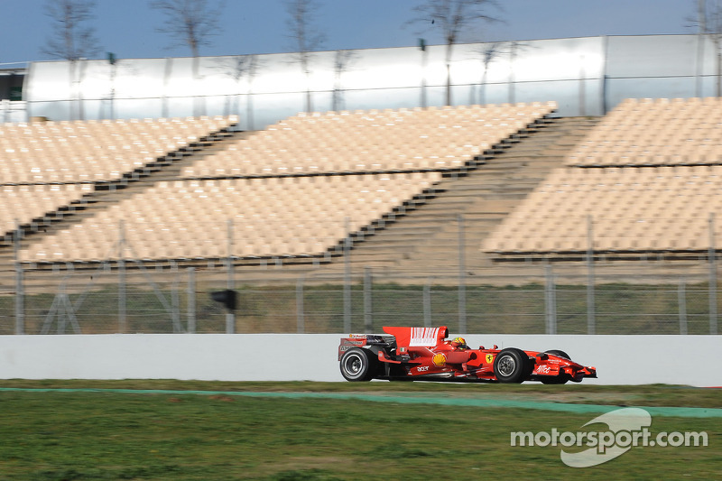 Valentino Rossi teste la Ferrari F2008