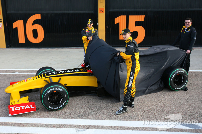 Robert Kubica, Renault F1 Team, Vitaly Petrov, Test Driver, Renault F1 Team et Eric Boullier, Team Principal, Renault F1 Team