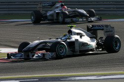 Nico Rosberg, Mercedes GP, und Michael Schumacher, Mercedes GP