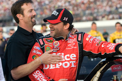 Tony Stewart, Stewart-Haas Racing Chevrolet shares a laugh with J.D. Gibbs