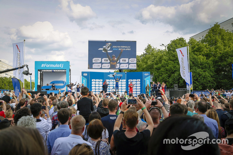 Podio:ganador de la carrera Sébastien Buemi, Renault e.Dams, segundo lugar Daniel Abt, ABT Schaeffler Audi Sport, tercer lugar Lucas di Grassi, ABT Schaeffler Audi Sport