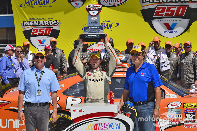 Ganador de la carrera Daniel Suárez, Joe Gibbs Racing Toyota