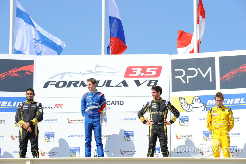 Podio: ganaor de la carrera Egor Orudzhev, Arden Motorsport, segundo lugar Roy Nissany, Lotus, tercer ugar Rene Binder, Lotus