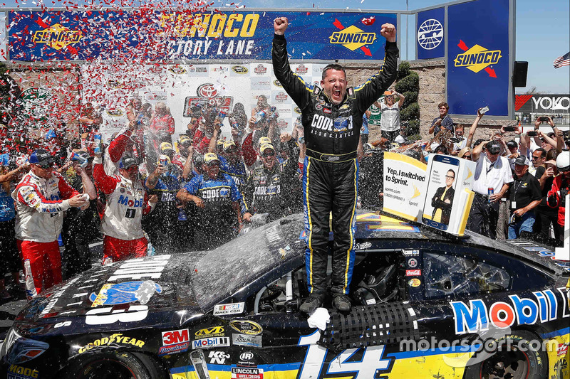 #4: Tony Stewart gewinnt in Sonoma