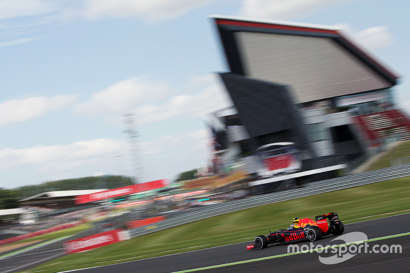 Scheuren langs de Silverstone Wing
