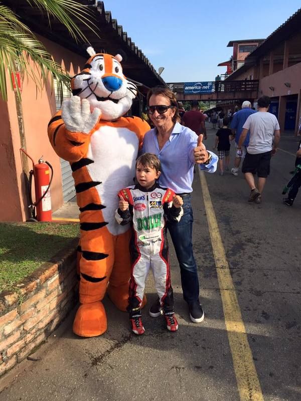 Emerson Fittipaldi e Emmo Fittipaldi comemoram título de kart